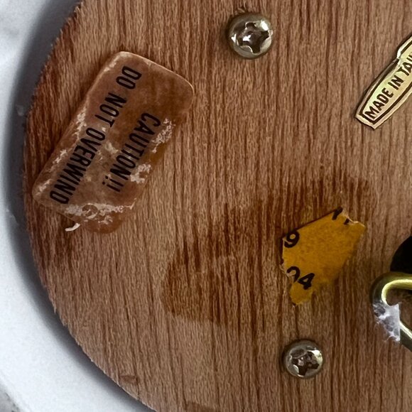 Vtg Porcelain White Dove Musical Figurine Plays "Feelings" Gold Ribbon Holly - Picture 11 of 12